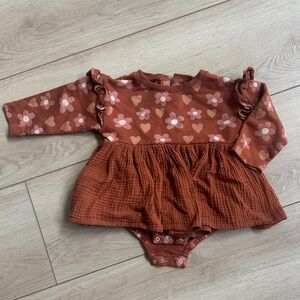 Wild Wawa Rust Orange Baby Dress with Ruffle Shoulders SZ 2-3 toddler EUC